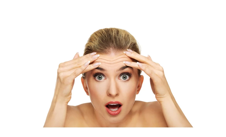 Szelíd búcsú a szarkalábaktól -így tüntesd el a ráncokat!